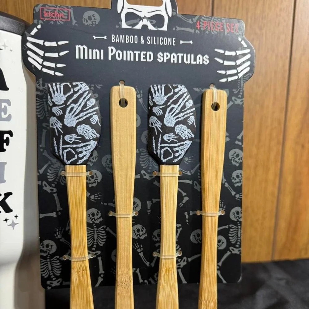 Black and white skull mini pointed spatula set, 4 -piece and a 40 oz Tumbler NEW